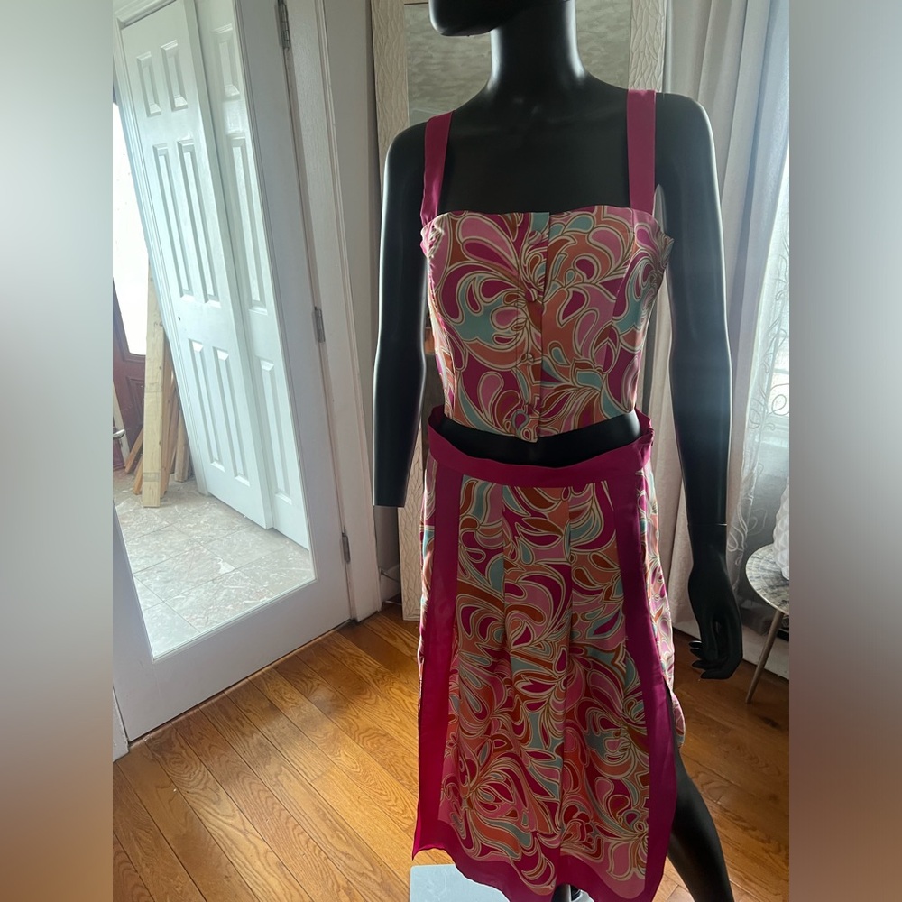 2 piece skirt set, very lightweight and guarantees to get compliments